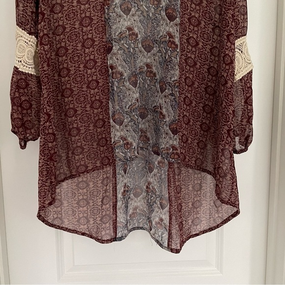 Sun & Shadow Boho Semi Sheer Embroidered Top Size Large - Picture 3 of 6